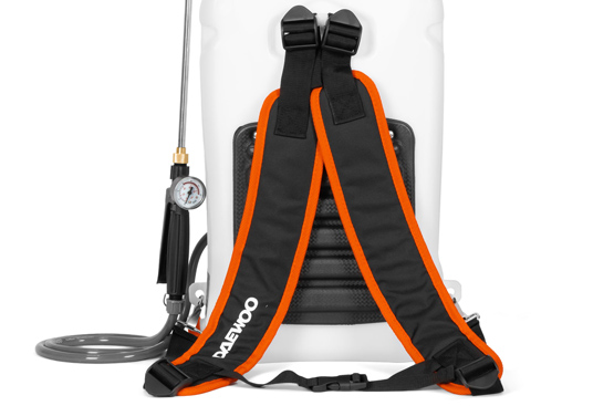 Ёмкий аккумулятор и зарядное устройство в комплекте